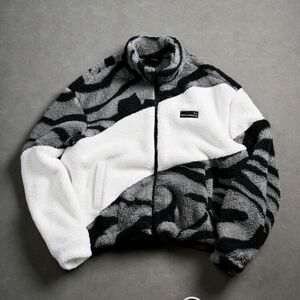 Pavtros jacket Black and White Fleece Jacket